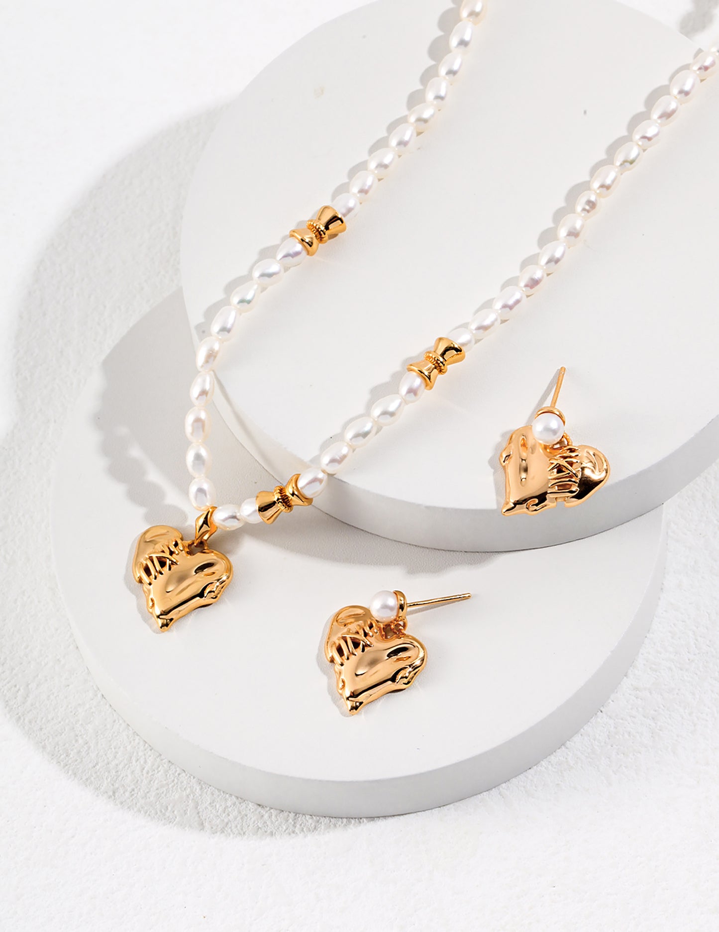 Gold Plated Gold Stitched Heart Pendant With Freshwater Pearls Necklace