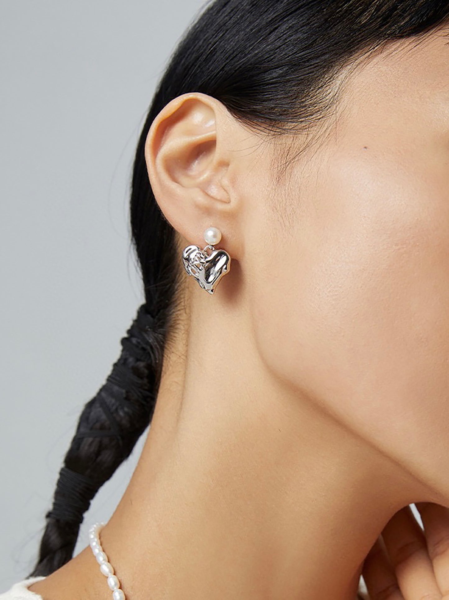 Gold Plated Gold Stitched Heart Pendant With Freshwater Pearls Earrings