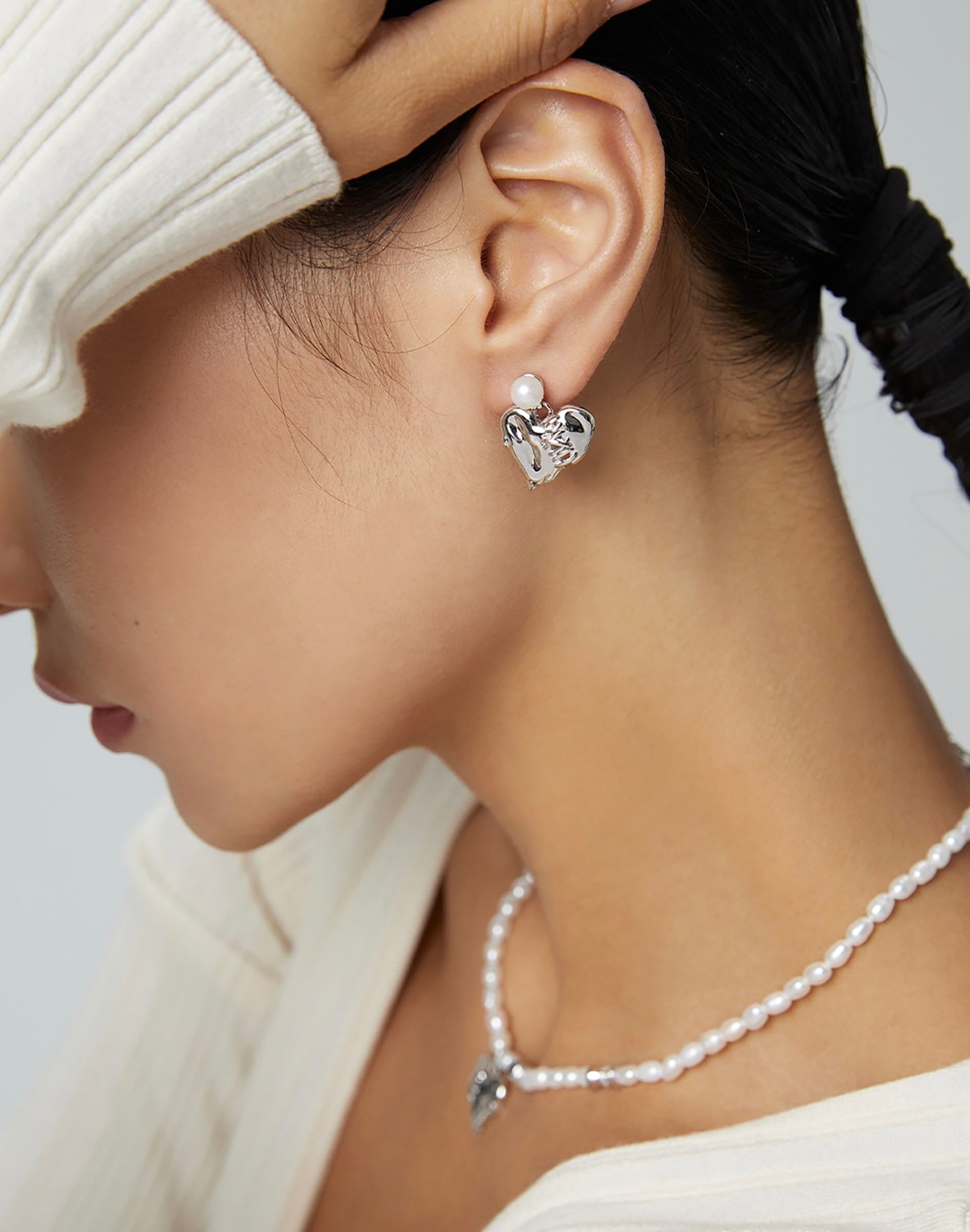 Gold Plated Gold Stitched Heart Pendant With Freshwater Pearls Earrings