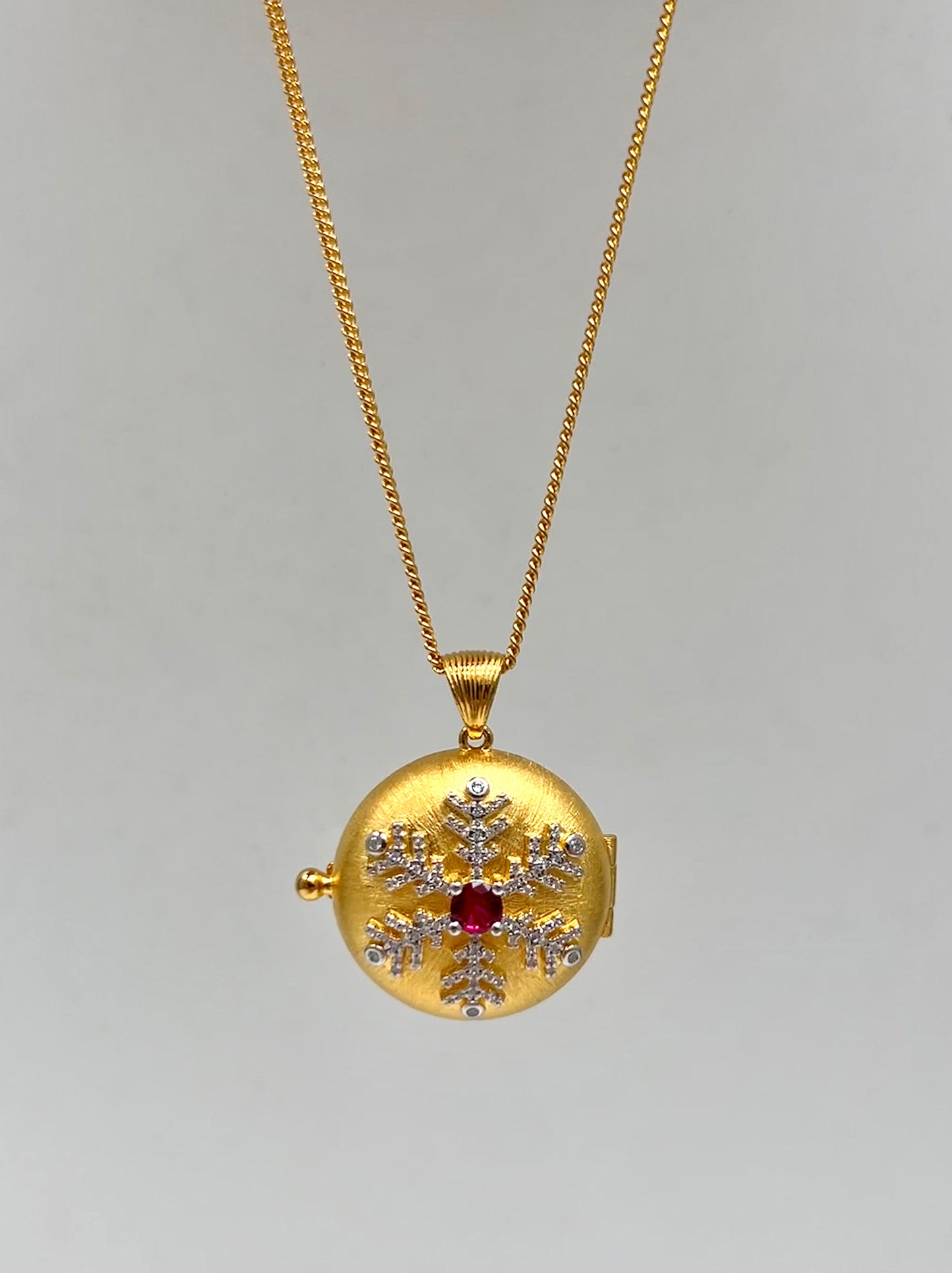 925 Silver Plated Gold Aromatherapy Locket Pendant With Red Stone Necklace