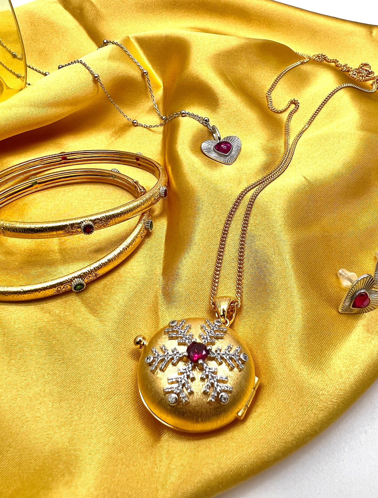 925 Silver Plated Gold Aromatherapy Locket Pendant With Red Stone Necklace