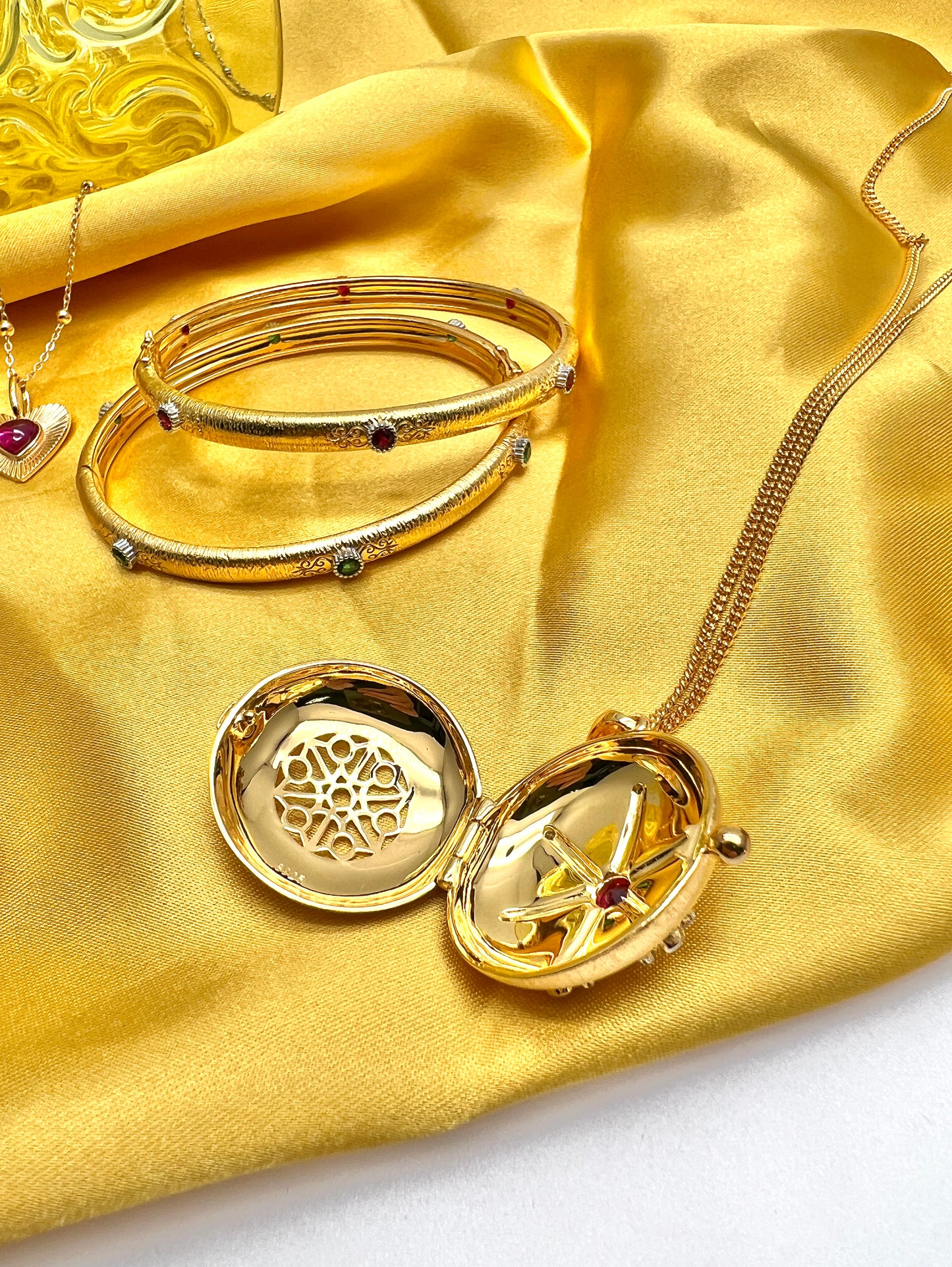 925 Silver Plated Gold Aromatherapy Locket Pendant With Red Stone Necklace