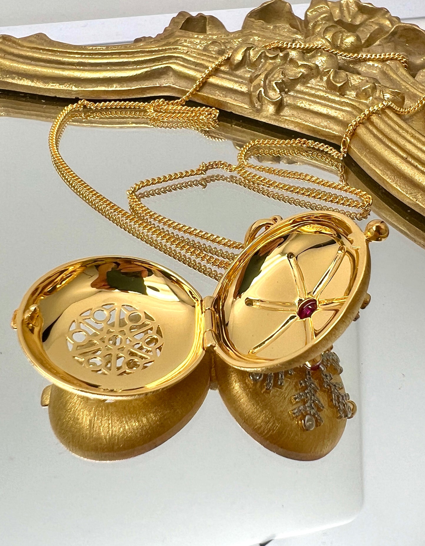 925 Silver Plated Gold Aromatherapy Locket Pendant With Red Stone Necklace