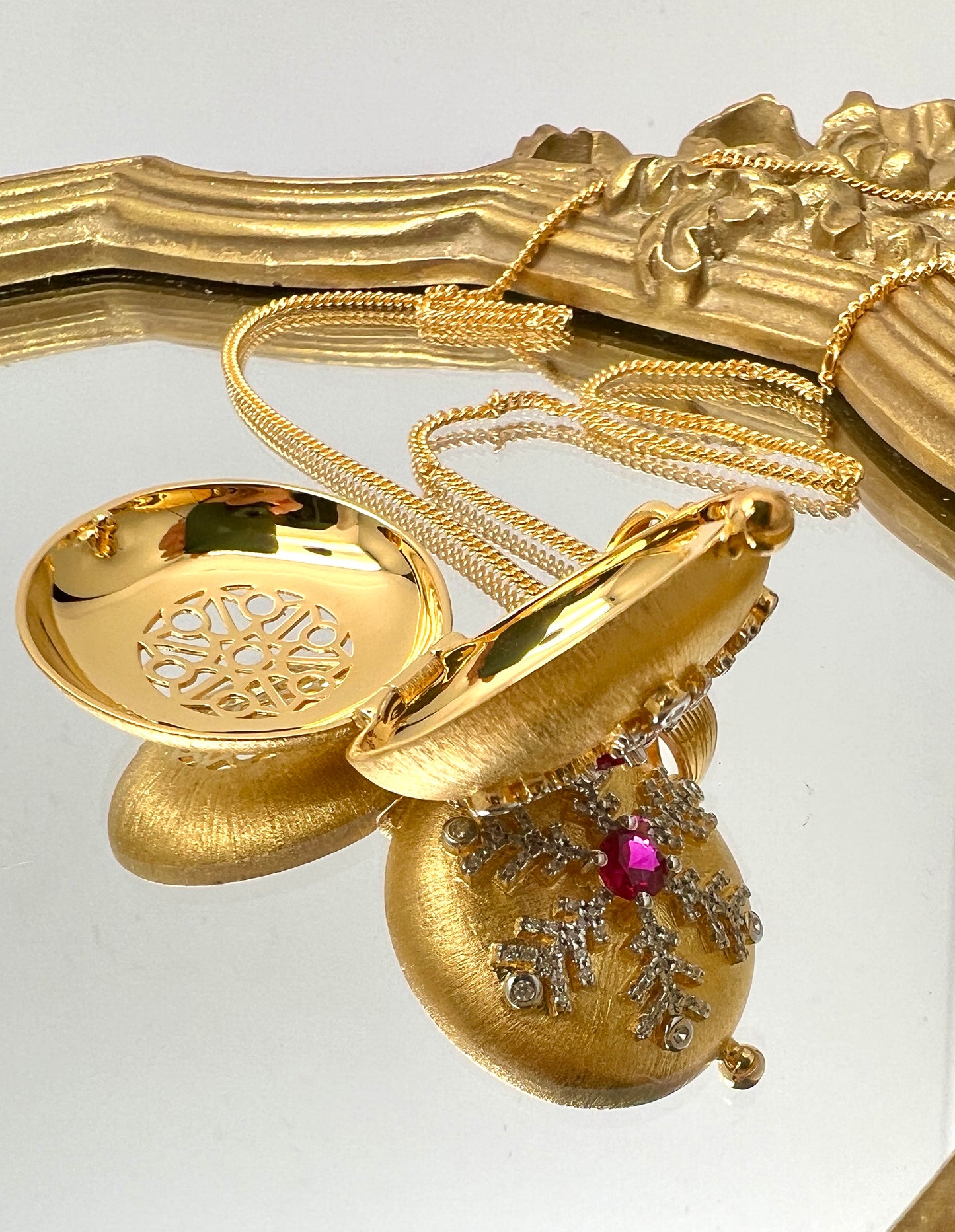 925 Silver Plated Gold Aromatherapy Locket Pendant With Red Stone Necklace