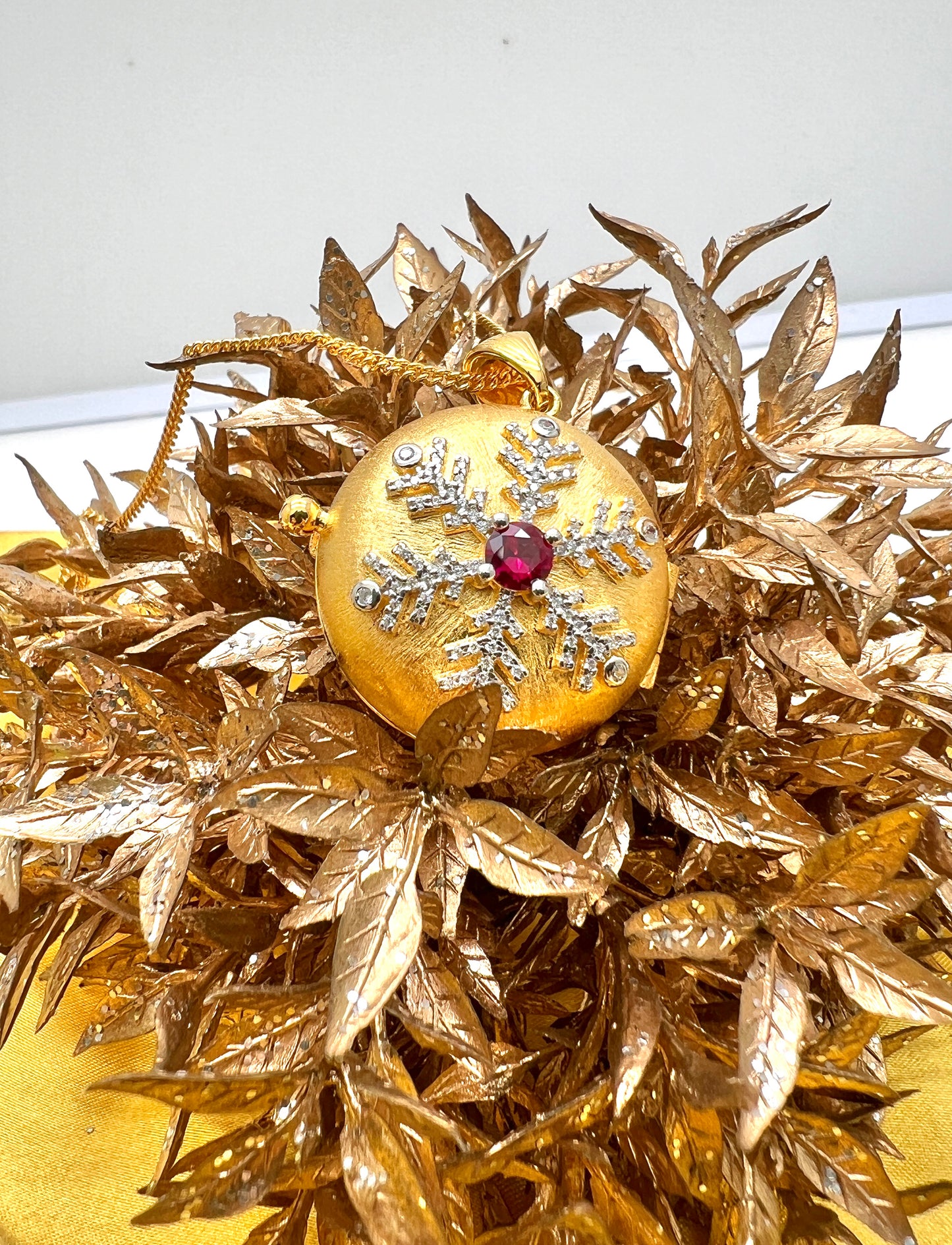 925 Silver Plated Gold Aromatherapy Locket Pendant With Red Stone Necklace