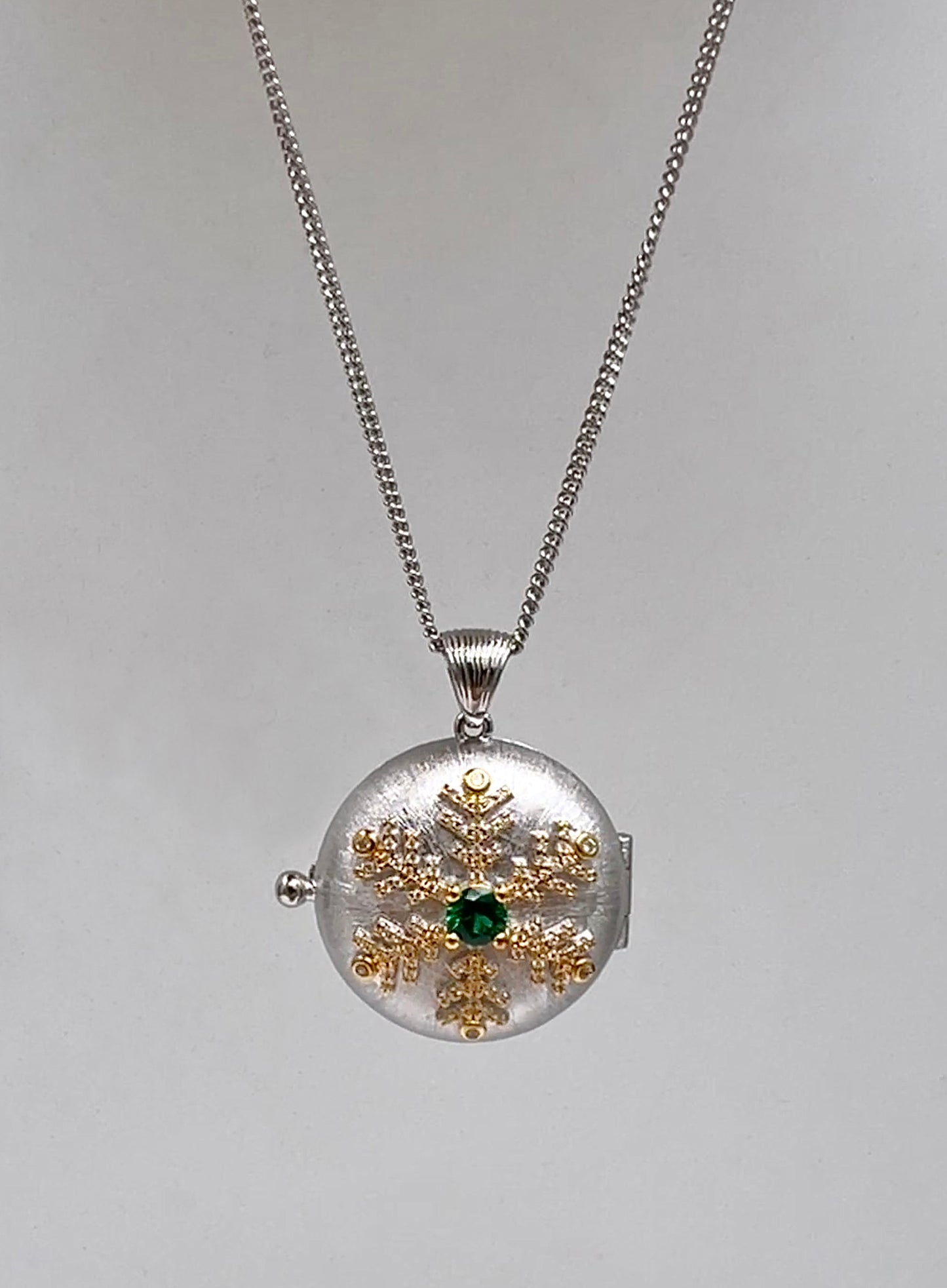 925 Silver Aromatherapy Locket Pendant With Green Stone Necklace
