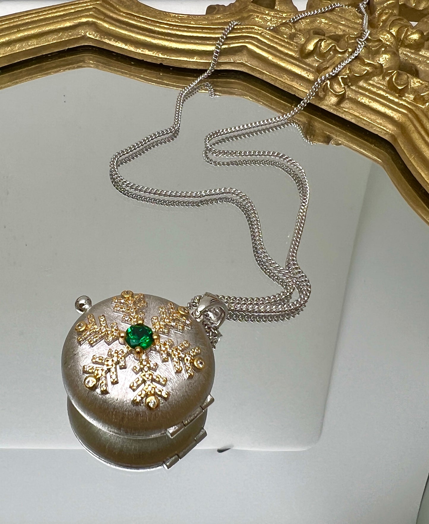 925 Silver Aromatherapy Locket Pendant With Green Stone Necklace