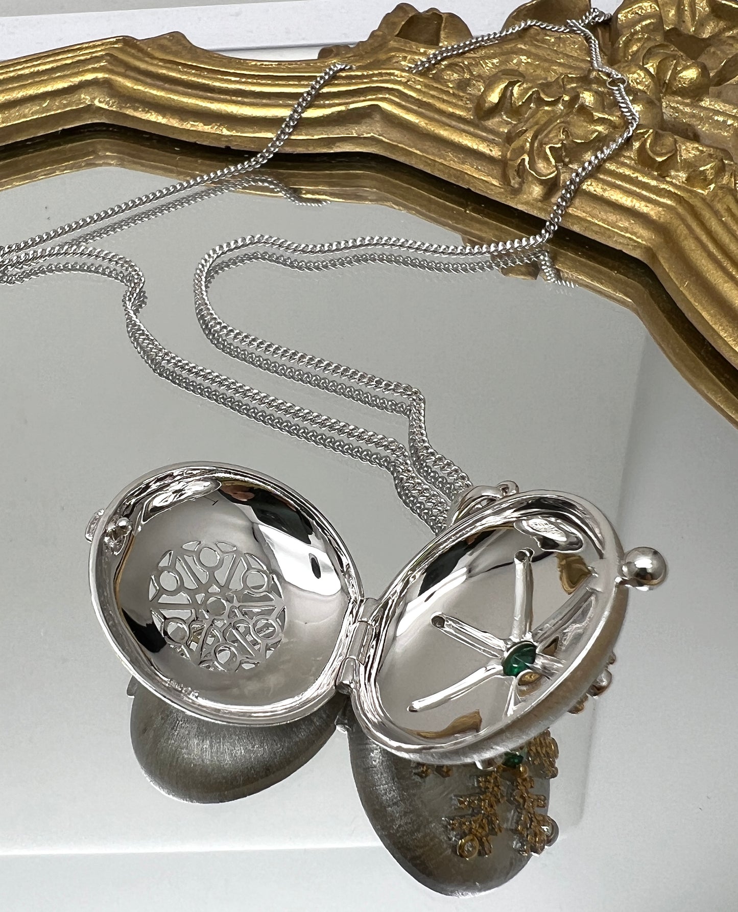 925 Silver Aromatherapy Locket Pendant With Green Stone Necklace