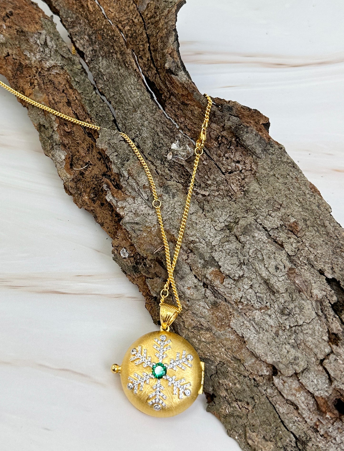 925 Silver Plated Gold Aromatherapy Locket Pendant With Green Stone Necklace